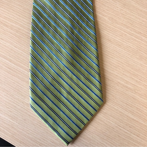 💕2/$16💕Claiborne 100% Silk Striped Tie - Picture 2 of 4